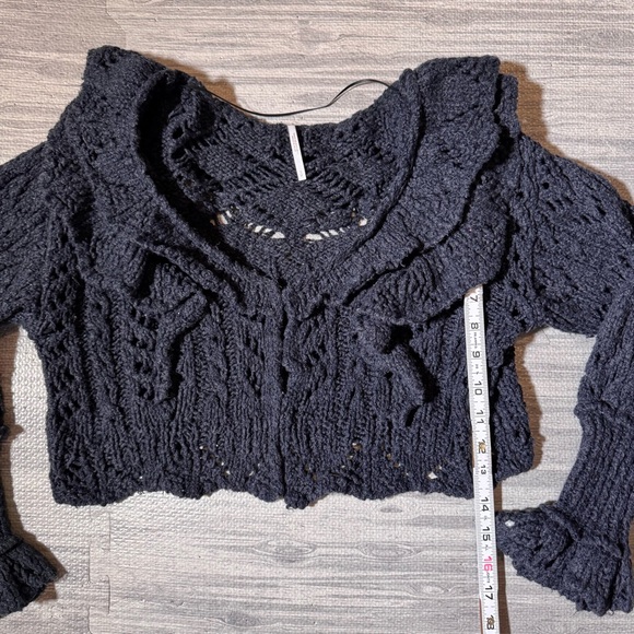 Free People Avery Crop Cardigan in Black Size Small - Picture 3 of 7